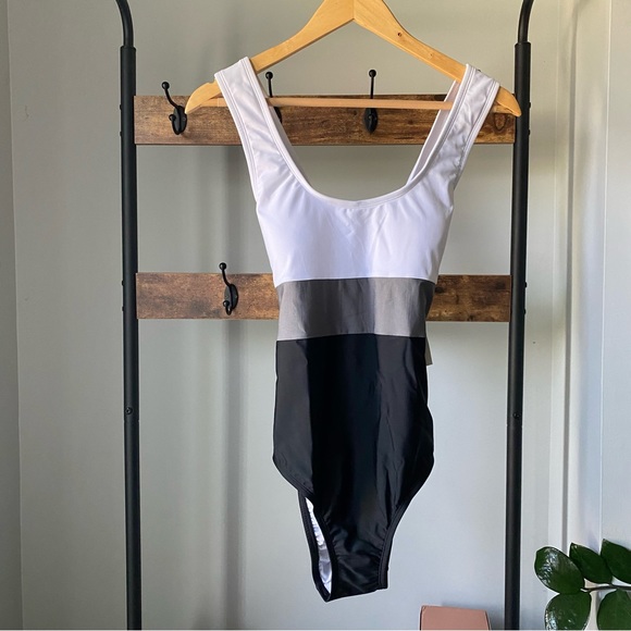 Calvin Klein women’s Colorblock One-piece UPF stretch Swimsuit Black size 10 NEW - Picture 2 of 9